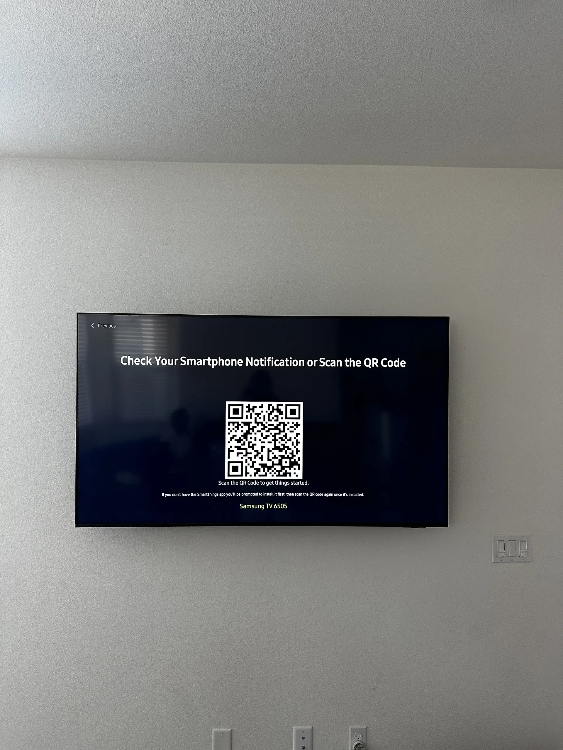 Sleek bedroom TV mounting